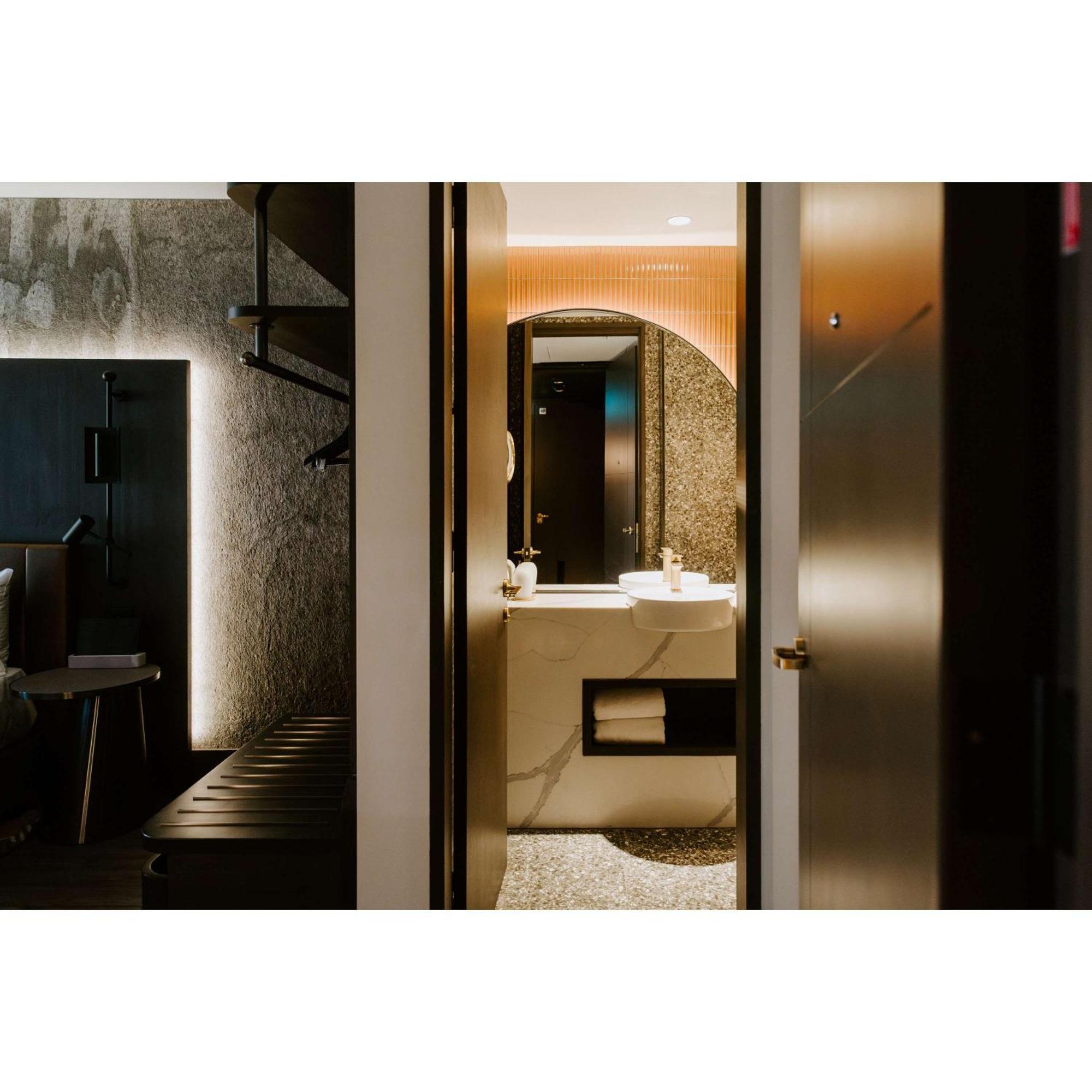 The Motley Hotel Richmond, Tapestry Collection By Hilton Мельбурн Экстерьер фото